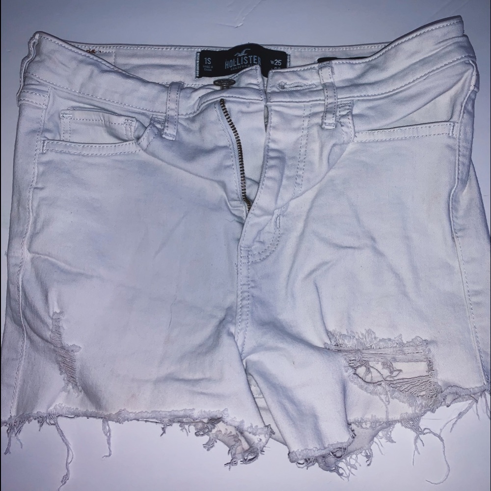 White Hollister Shorts *SIZE 1S IN HOLLISTER*